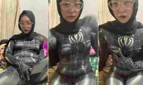 Background nonton video viral Asupan Cosplay Spiderman Omek Sampai Crot