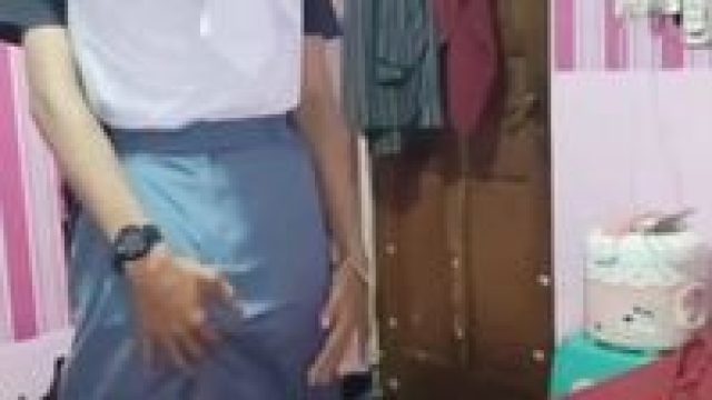 Background nonton video viral Bocil SMA Bolos Ke Rumah Ayank ngntod Viral